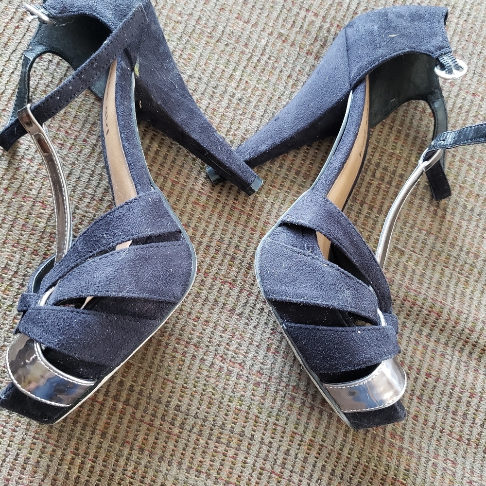 3/ 40💗 pick 3 pairs with the heart for $40 total